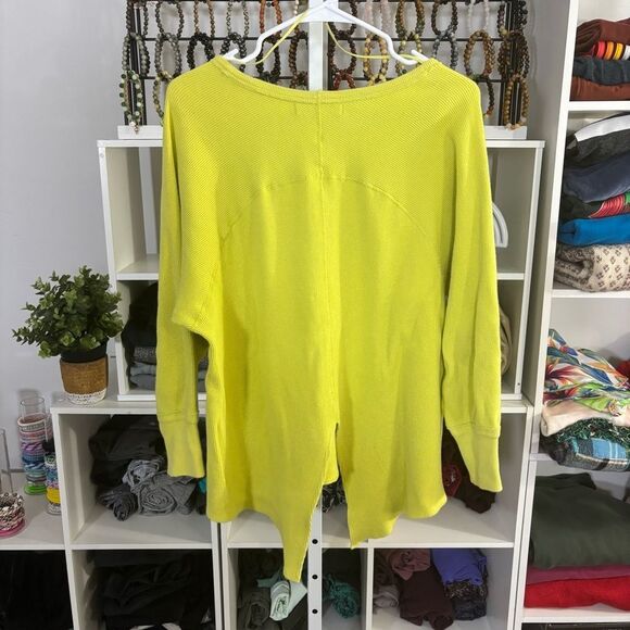 Free People We The Free size small Bright Yellow Long Sleeve Sweater split back - Picture 6 of 6